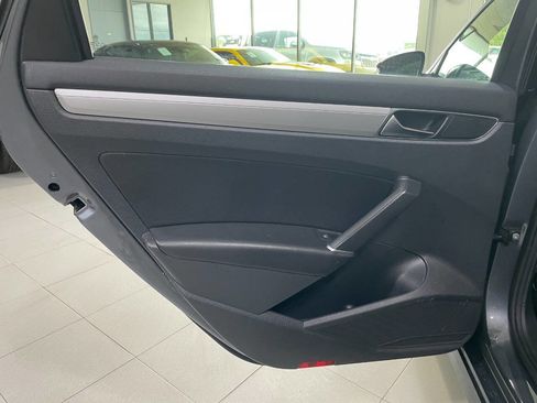 Used 2019 Volkswagen Passat 2.0T Wolfsburg w/ Wheels & Sunroof Package image 17