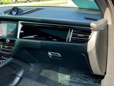 Used 2024 Porsche Macan image 26