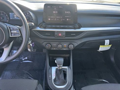 Certified 2024 Kia Forte LXS w/ LXS Technology Package image 17