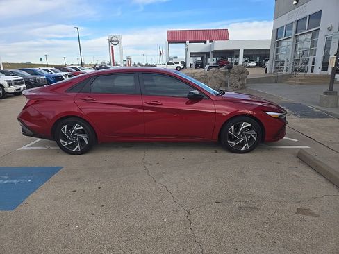 Used 2025 Hyundai Elantra Sport image 10