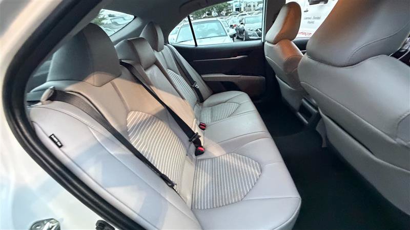 Used 2020 Toyota Camry SE FWD image 12
