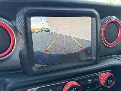 Used 2020 Jeep Gladiator Overland image 26