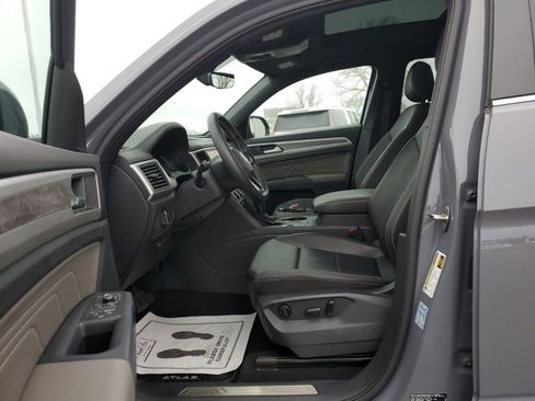 Used 2021 Volkswagen Atlas Cross Sport SE image 33