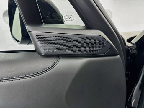 Certified 2025 Land Rover Range Rover SE AWD/4WD image 19