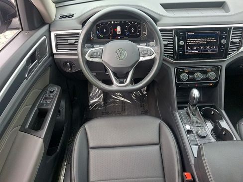 Certified 2023 Volkswagen Atlas SEL R-Line AWD/4WD image 11