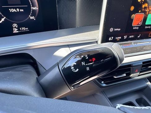 New 2026 Volkswagen Tiguan SE AWD/4WD image 21