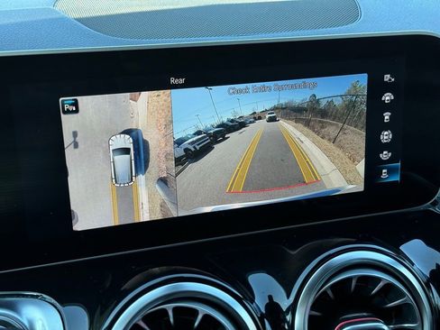 Used 2021 Mercedes-Benz GLB 250 image 4