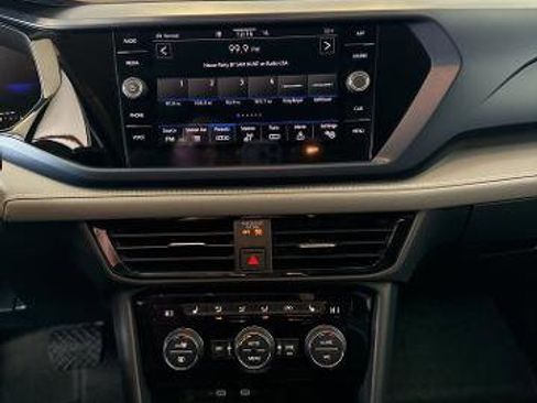 Used 2024 Volkswagen Taos SE AWD/4WD image 17