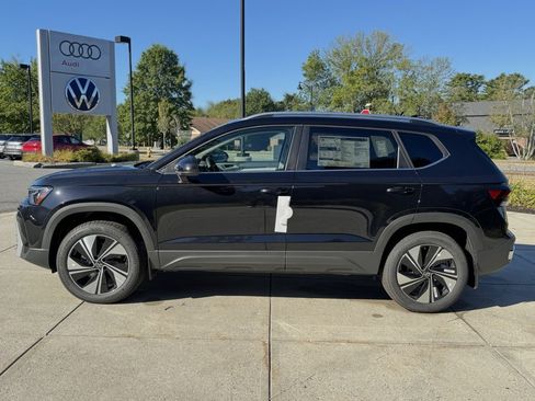 New 2025 Volkswagen Taos SE image 14