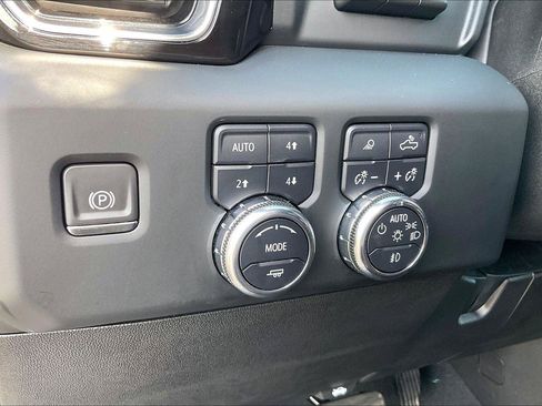 Used 2024 GMC Sierra 2500 Denali Ultimate AWD/4WD image 36