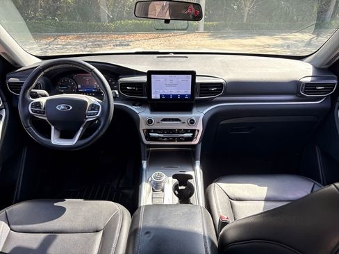 Used 2021 Ford Explorer XLT w/ Equipment Group 202A image 7