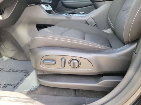 Used 2023 GMC Terrain SLE w/ Driver Convenience Package FWD image 12