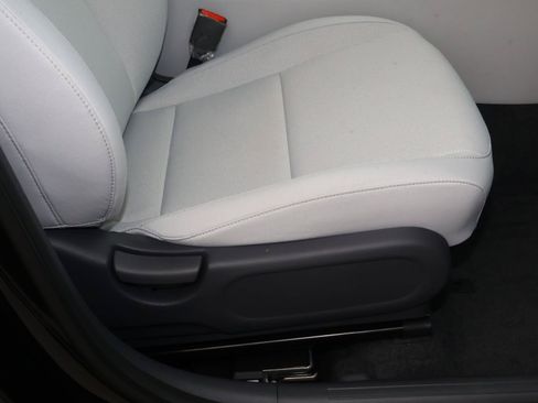 Used 2026 Hyundai Kona SE FWD image 16