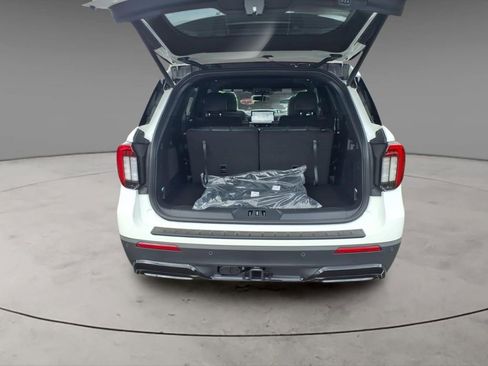 New 2026 Ford Explorer ST-Line image 8