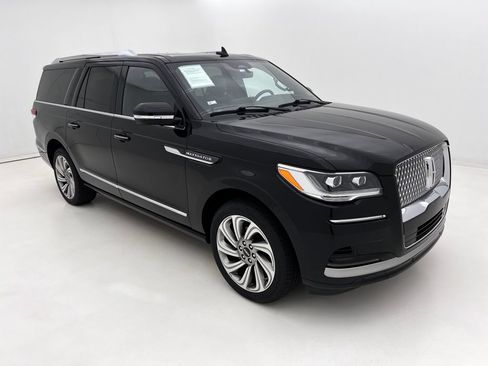 Used 2022 Lincoln Navigator L Reserve AWD/4WD image 2