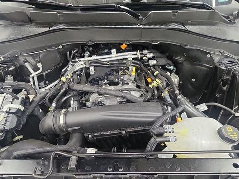 Used 2025 Ford Explorer Active image 18