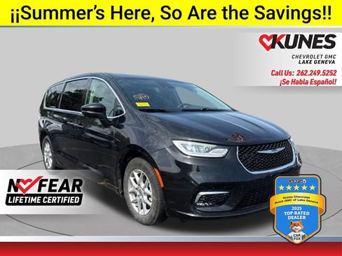Used 2023 Chrysler Pacifica Touring-L FWD image 1