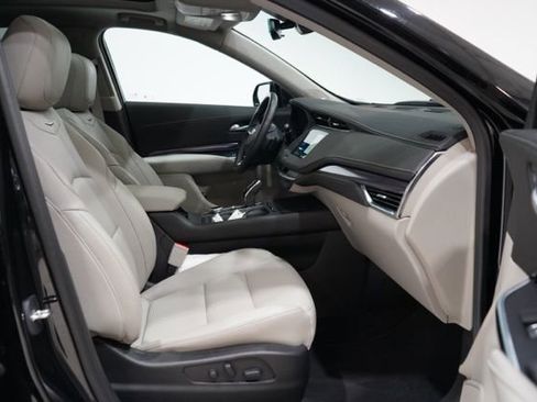 Used 2023 Cadillac XT4 Luxury w/ Cold Weather Package AWD/4WD image 36