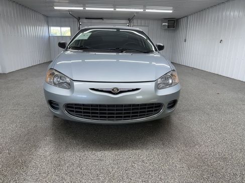 Used 2002 Chrysler Sebring LX image 2
