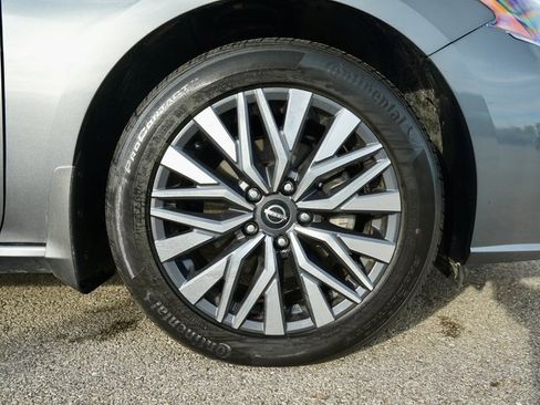 Used 2023 Nissan Altima 2.5 SV w/ SV Premium Package image 32