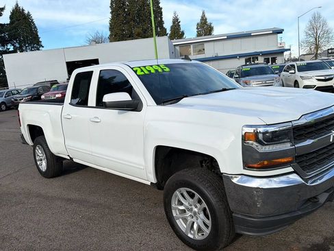 Used 2018 Chevrolet Silverado 1500 LT w/ Trailering Package AWD/4WD image 2