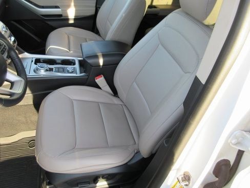 Used 2023 Ford Explorer XLT w/ Equipment Group 202A image 23