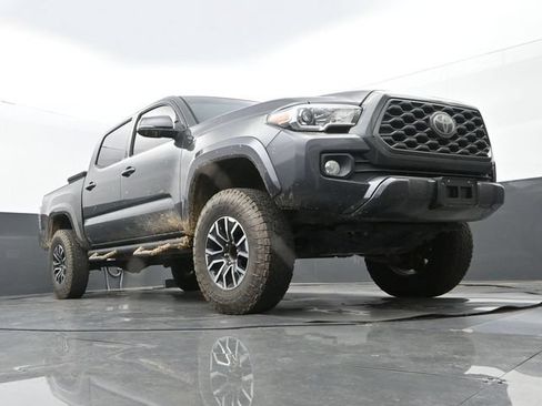 Used 2020 Toyota Tacoma TRD Sport AWD/4WD image 9