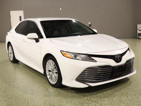 Used 2018 Toyota Camry XLE FWD image 1