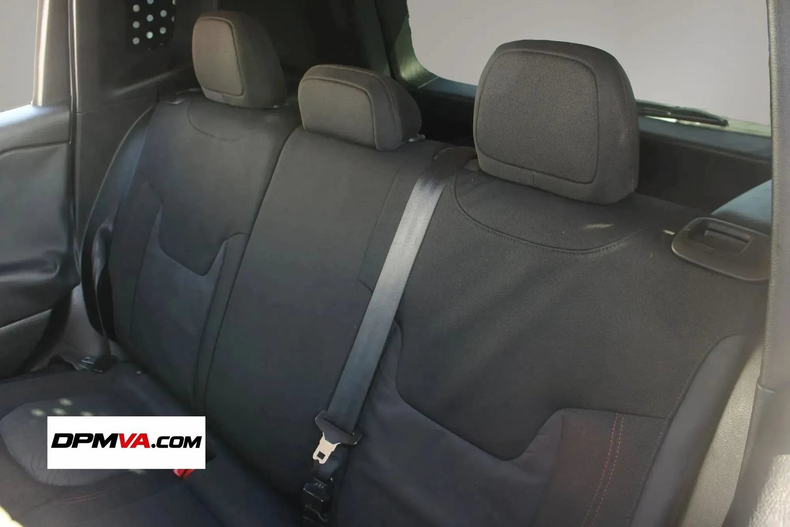 Used 2015 Jeep Renegade Trailhawk AWD/4WD image 14