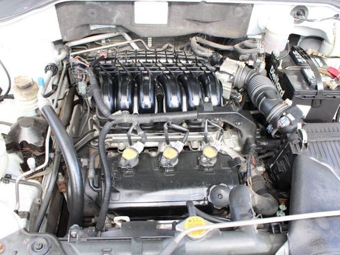 Used 2011 Mitsubishi Endeavor SE image 27