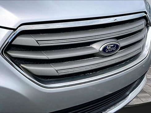 Used 2015 Ford Taurus SEL FWD image 26