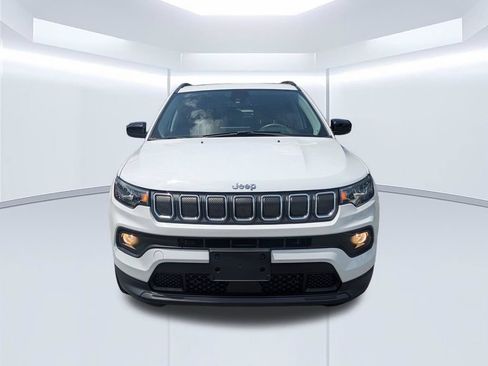 Used 2022 Jeep Compass Latitude w/ Sun and Sound Group AWD/4WD image 9