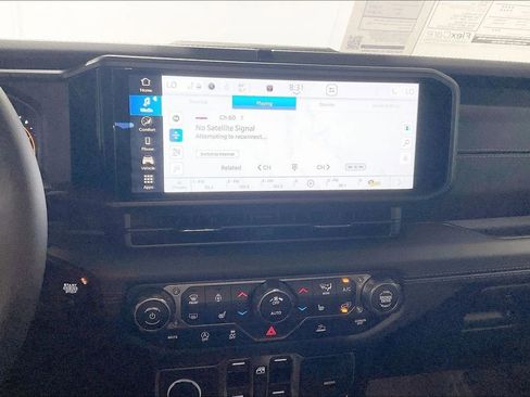 New 2025 Jeep Gladiator Sport image 17