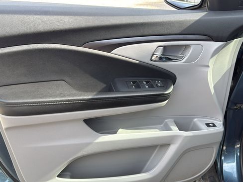 Used 2021 Honda Pilot EX image 10