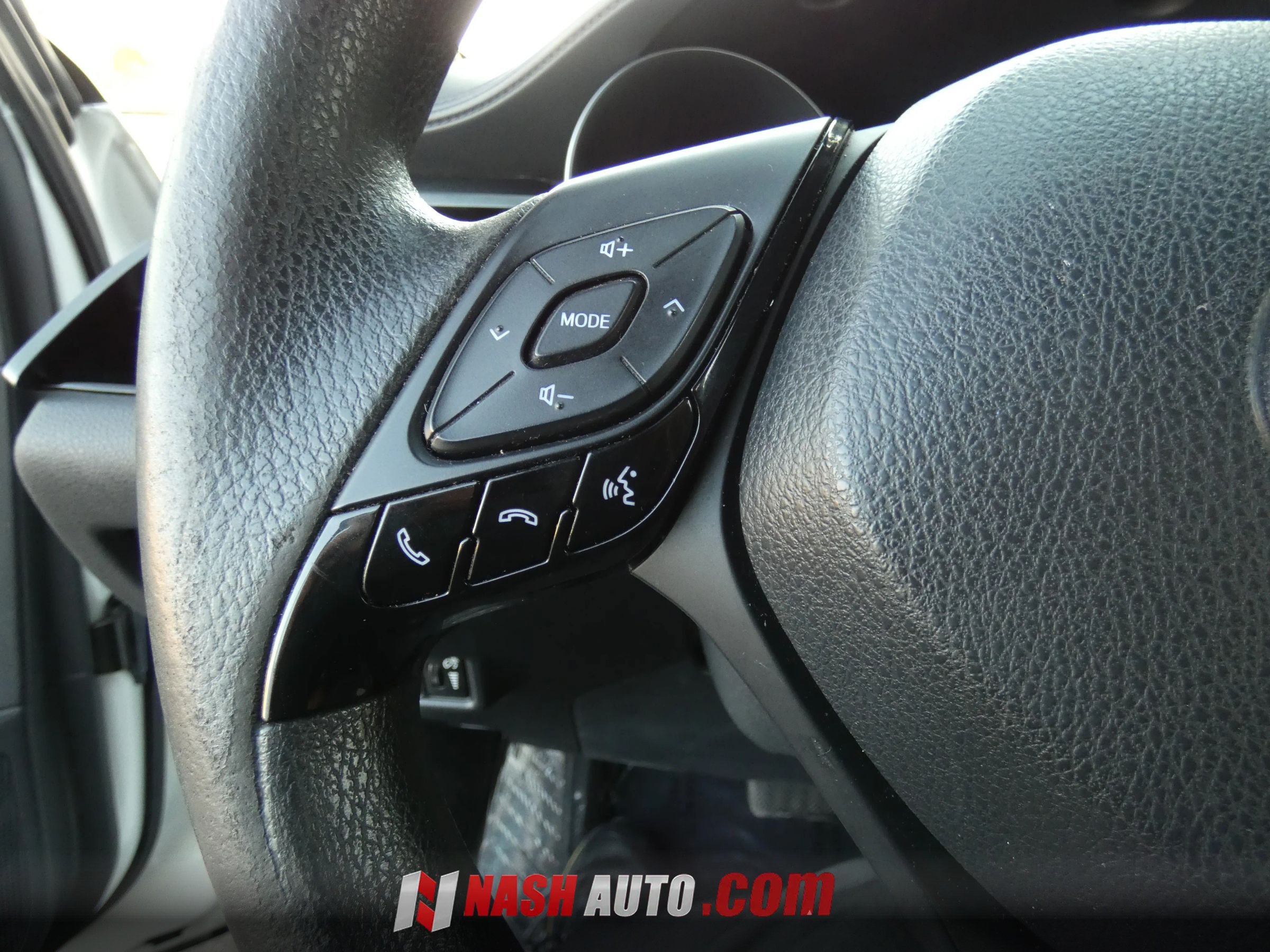 Used 2019 Toyota C-HR LE FWD image 48