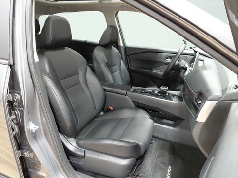 Used 2025 Nissan Rogue SV w/ SV Premium Package AWD/4WD image 16