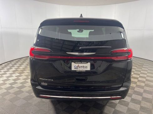 New 2026 Chrysler Pacifica Select image 5