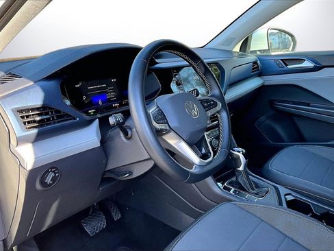 Used 2024 Volkswagen Taos SE image 18