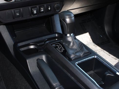 Used 2019 Toyota Tacoma TRD Off-Road AWD/4WD image 14