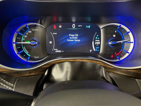 Used 2023 Chrysler Pacifica Limited image 24