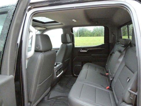 New 2026 GMC Sierra 1500 Elevation w/ Elevation Premium Package AWD/4WD image 17