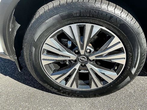 Certified 2023 Nissan Rogue SV image 7