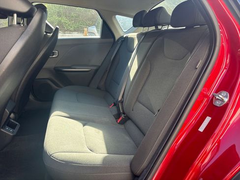 Used 2025 Kia K4 LXS image 37