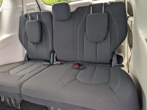 Used 2023 Chrysler Voyager LX FWD image 7