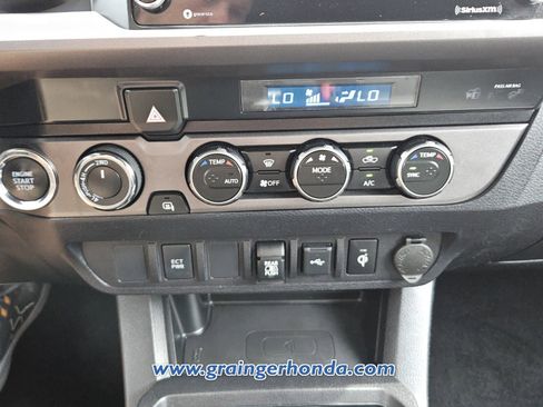 Used 2021 Toyota Tacoma TRD Sport AWD/4WD image 17