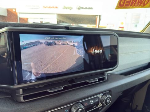 Used 2025 Jeep Wrangler Sport image 19