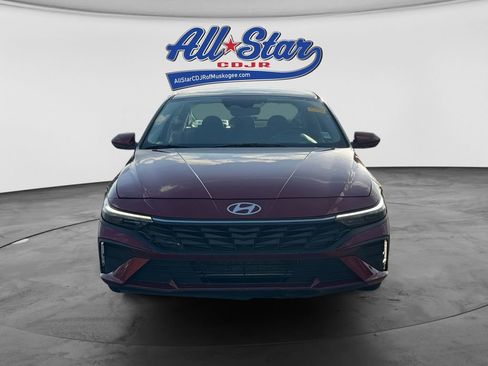 Used 2024 Hyundai Elantra SEL FWD image 2
