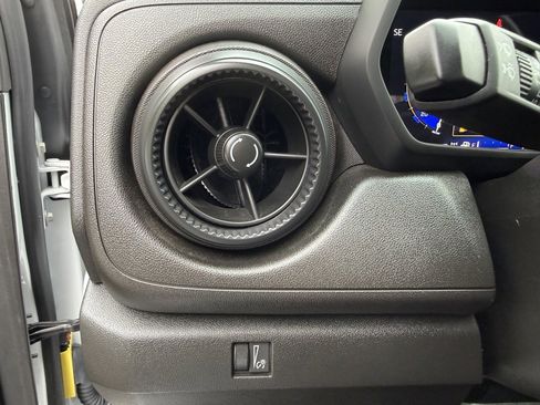 Used 2024 Chevrolet Colorado Trail Boss image 21