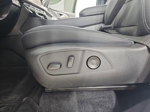 Certified 2026 Chevrolet Traverse LT w/ Midnight/Sport Edition FWD image 37