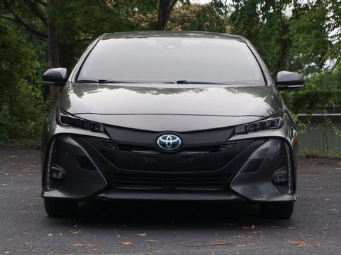 Used 2017 Toyota Prius Prime Advanced FWD image 2